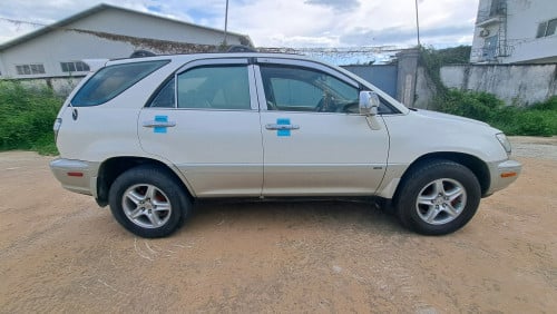 ដំណឹងលក់ឡានស្អាត Lexus RX300ឆ្នាំ2002 ពណ៍សរកាំម៉ៃ
