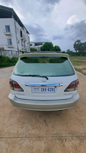 ដំណឹងលក់ឡានស្អាត Lexus RX300ឆ្នាំ2002 ពណ៍សរកាំម៉ៃ