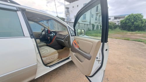 ដំណឹងលក់ឡានស្អាត Lexus RX300ឆ្នាំ2002 ពណ៍សរកាំម៉ៃ