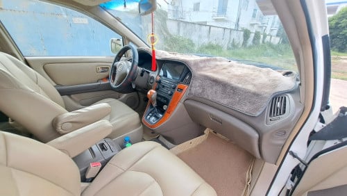 ដំណឹងលក់ឡានស្អាត Lexus RX300ឆ្នាំ2002 ពណ៍សរកាំម៉ៃ