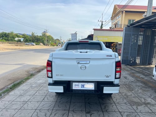 ទឹកថ្នាំហ្ស៊ីនមួយជុំ ឡាននៅថ្មីខ្លាំង Mazda BT50 full ស្មាតឃី ដេរបញ្ឆេះពីចម្ង៉ាយបាន