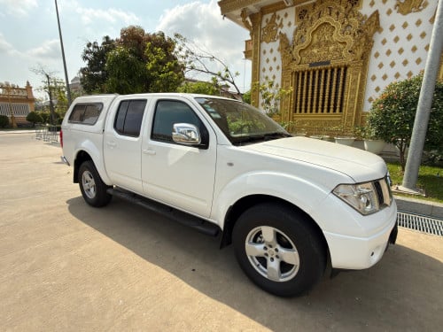 ឃ្លុបក្រោយឡាន Nissan navara / Frontier