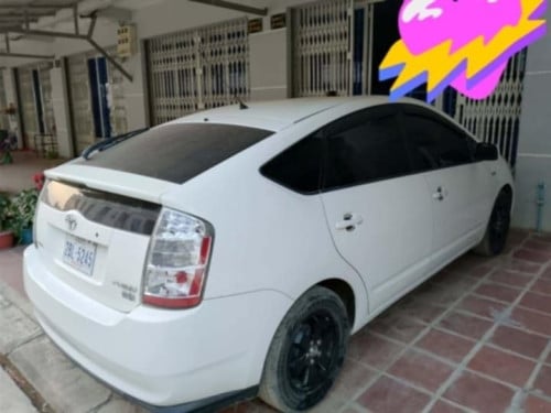 ចងលក់ឡាន Prius 2007 handful តំលៃ9600$ ប្រញាប់លុយ