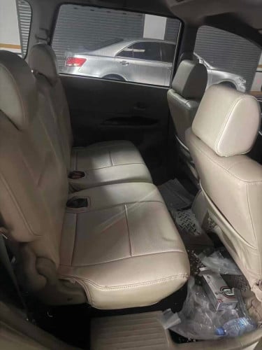 អ្នកជិះចង់លក់ Toyota Avanza 2015