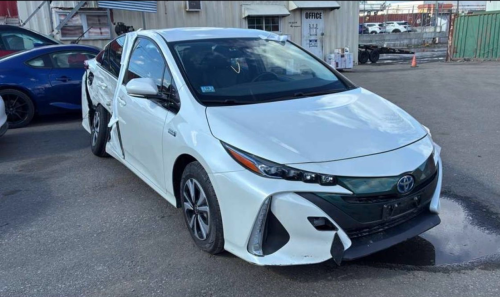 ទើបដេញបាន Toyota Prius prime 2017 Full Premium