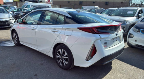 ទើបដេញបាន Toyota Prius prime 2017 Full Premium