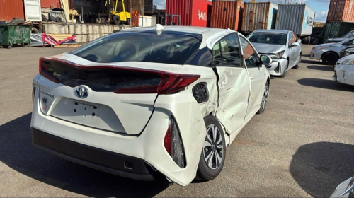 ទើបដេញបាន Toyota Prius prime 2017 Full Premium