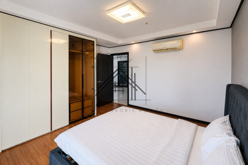 🏢 3 Bedroom Condo For Rent in De Castle Royal, BKK1 - Phnom Penh
