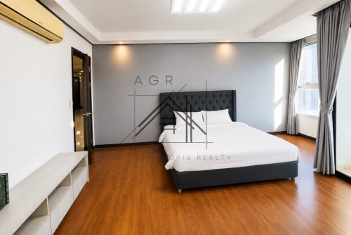 🏢 3 Bedroom Condo For Rent in De Castle Royal, BKK1 - Phnom Penh