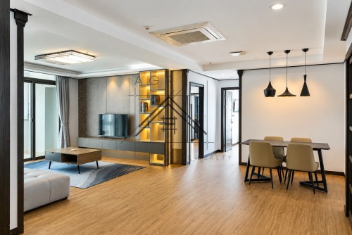 🏢 3 Bedroom Condo For Rent in De Castle Royal, BKK1 - Phnom Penh