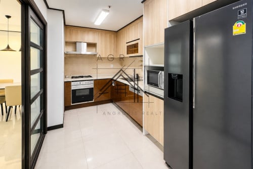 🏢 3 Bedroom Condo For Rent in De Castle Royal, BKK1 - Phnom Penh
