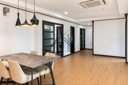 🏢 3 Bedroom Condo For Rent in De Castle Royal, BKK1 - Phnom Penh