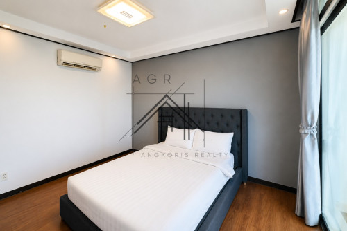 🏢 3 Bedroom Condo For Rent in De Castle Royal, BKK1 - Phnom Penh
