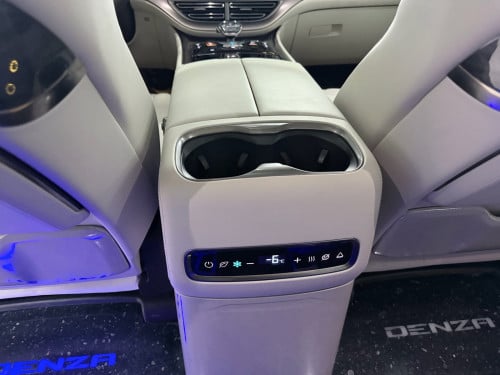 2025 DENZA D9 សាំង អគ្គិសនី Full Option