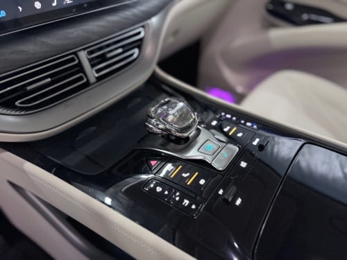 2025 DENZA D9 សាំង អគ្គិសនី Full Option