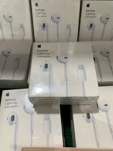 Apple EarPods with Lightning Connection