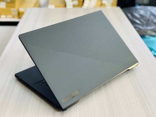 Asus Rog Zephyrus M16