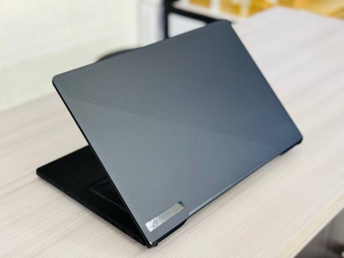Asus Rog Zephyrus M16