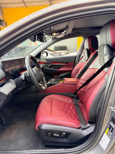 BMW i5 2024