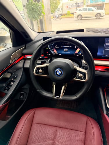 BMW i5 2024