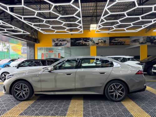 BMW i5 2024