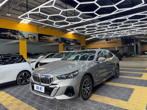 BMW i5 2024