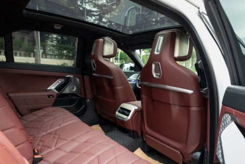BMW I7