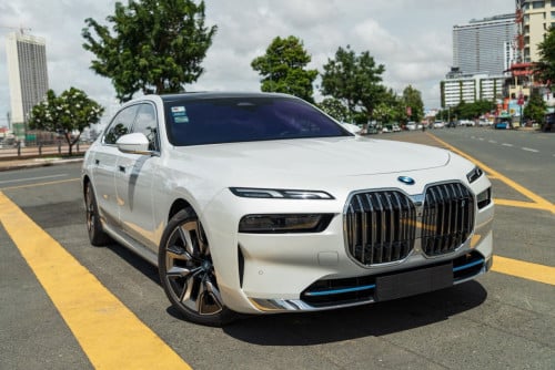 BMW I7