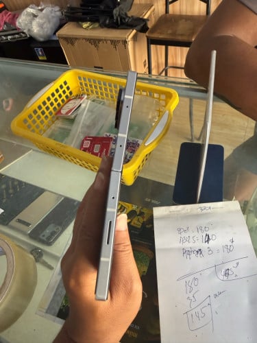 Fold6 ក្រុមហ៊ុន ស៊ិ ២ (12g/256g)
