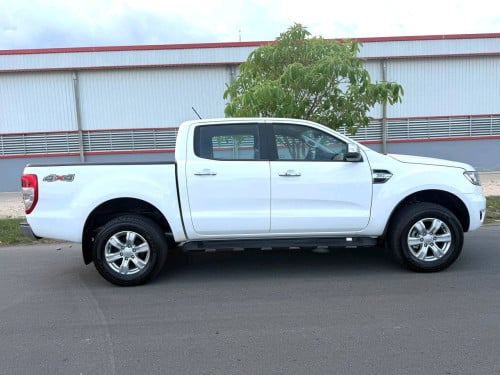 Ford Ranger XLT 2022 ម៉ាសុីន 3.2L ថ្នាំហ្សីន 99%ប្រេីបាន 50,000km