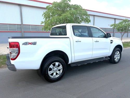 Ford Ranger XLT 2022 ម៉ាសុីន 3.2L ថ្នាំហ្សីន 99%ប្រេីបាន 50,000km