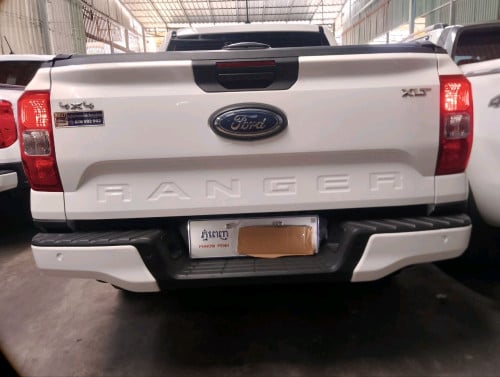 Ford ranger XLT 2023 ថ្មី ទឹកថ្នាំហ្ស៊ីន ធានាអត់បុកប៉ះ ធានាទិញចូលវិញ