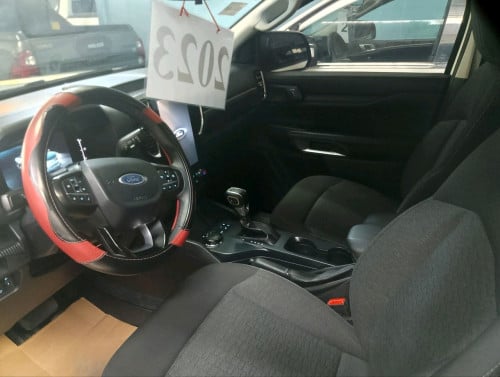 Ford ranger XLT 2023 ថ្មី ទឹកថ្នាំហ្ស៊ីន ធានាអត់បុកប៉ះ ធានាទិញចូលវិញ