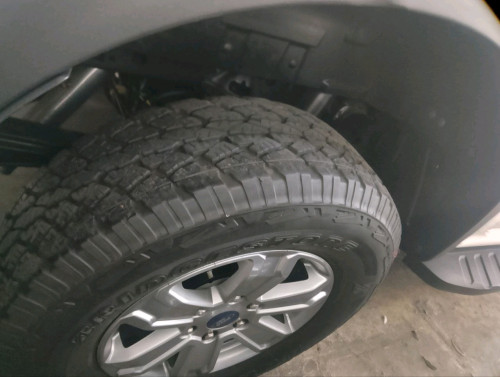 Ford ranger XLT 2023 ថ្មី ទឹកថ្នាំហ្ស៊ីន ធានាអត់បុកប៉ះ ធានាទិញចូលវិញ