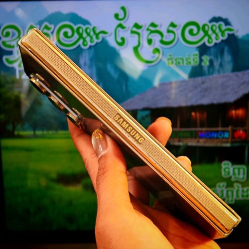 Galaxy Z Fold5 (W24) Sim2 (វ៉ៃដូបាន)មានធានាច្បាស់លាស់ត្រឹមត្រូវ