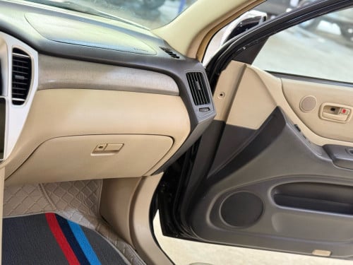 Highlander 02 V6 បេីកបូល
