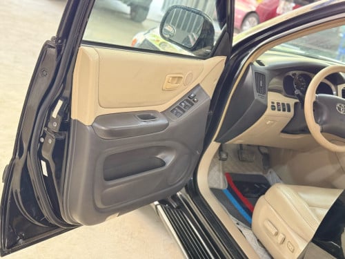 Highlander 02 V6 បេីកបូល