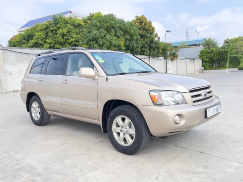 Highlander V4 ប៉ុង1 ឆ្នាំ2004 កៅអុី3ជួរ ពណ៍មាស