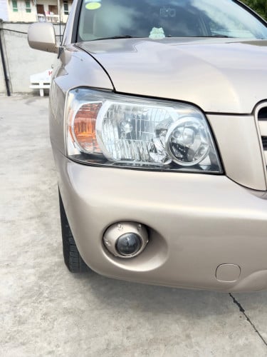 Highlander V4 ប៉ុង1 ឆ្នាំ2004 កៅអុី3ជួរ ពណ៍មាស