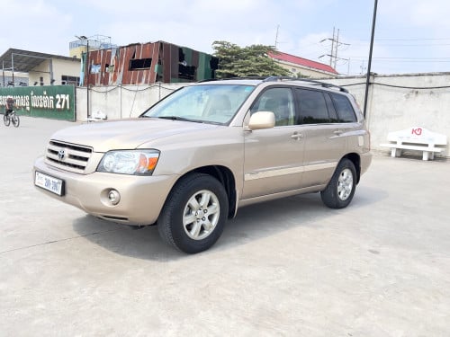 Highlander V4 ប៉ុង1 ឆ្នាំ2004 កៅអុី3ជួរ ពណ៍មាស
