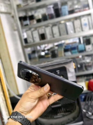 Honor magic6pro 512G Ram16G Sim2 CH ម៉ាសុីនសានុំបែកថាច់ ខុសជើងសុីម