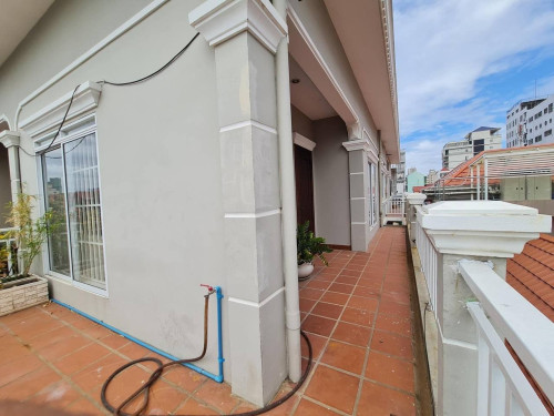 HOUSE FOR RENT IN BKK2