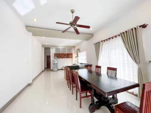 HOUSE FOR RENT IN BKK2
