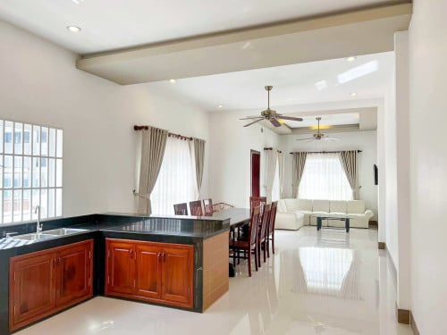 HOUSE FOR RENT IN BKK2