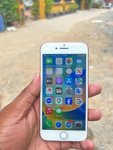 iPhone 8 ពណ៍មាស នៅដំដេីការទាំងអស់
