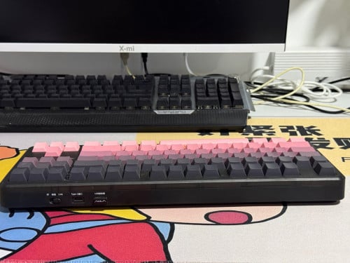Keyboard Bluetooth RGB ថ្មី99% 20$