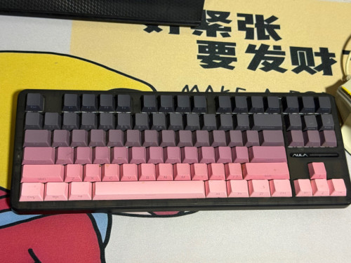Keyboard Bluetooth RGB ថ្មី99% 20$