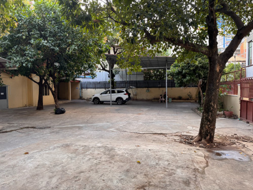 Land for Sale in Sangkat Tonle Bassac (25m x 40m)