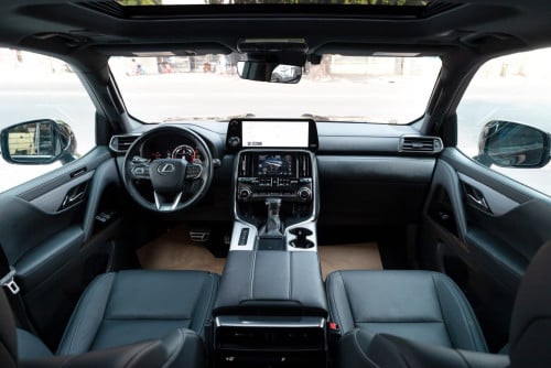 Lexus LX600 F-Sport