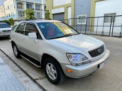 LEXUS RX 300 ឆ្នាំ០១ ប៉ុង១